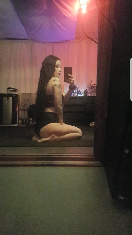 GoreJess naked actress photo