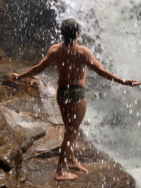 Giovanni P hot actress pics