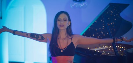 goth threesome onlyfans pretty images