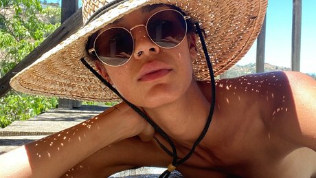 Dreamy Dom nude star image