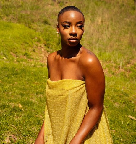 Naughty Q actress pics