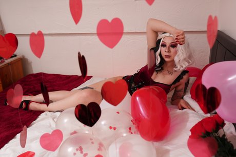 Little Hobbit in the wild pornstar nude image