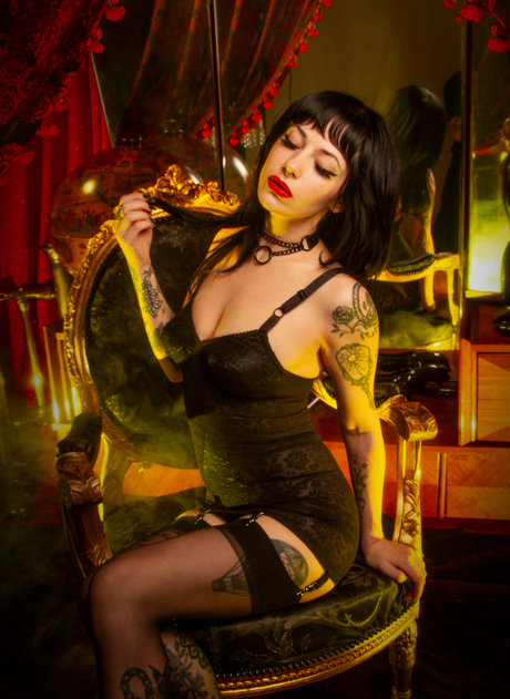 Vicious Muse art model photos