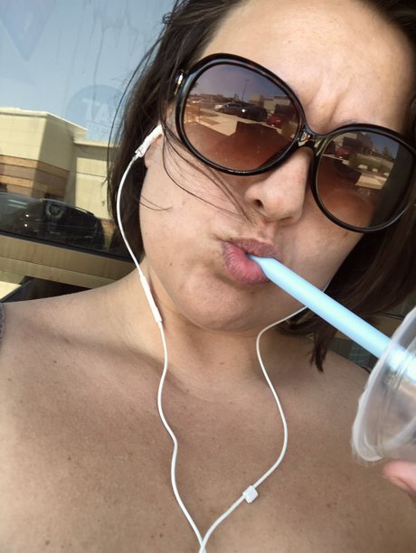 Peachyv113 beautiful pornstar archive