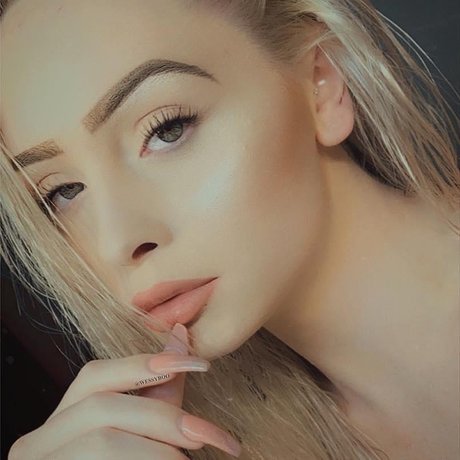 Wessyboo model photos