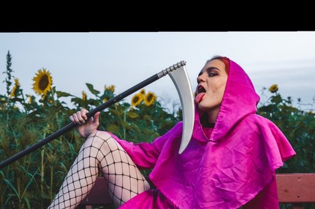 RedThread hot model photo