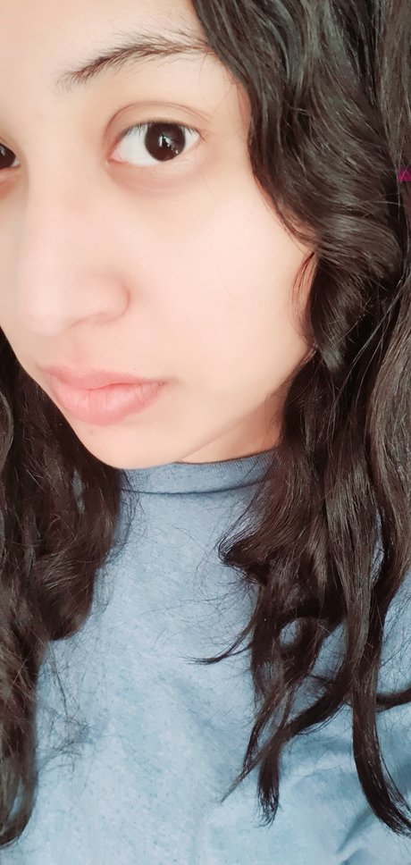 Linda Saldivar sexy actress gallery