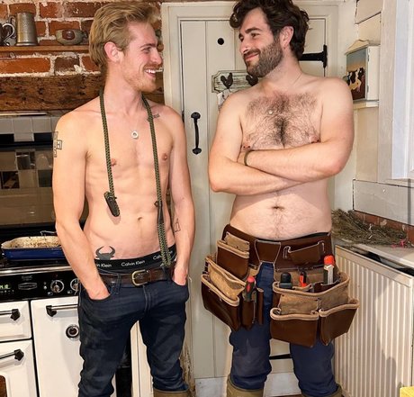 The Hermits model free pic