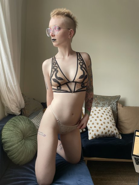 Lain model hot gallery