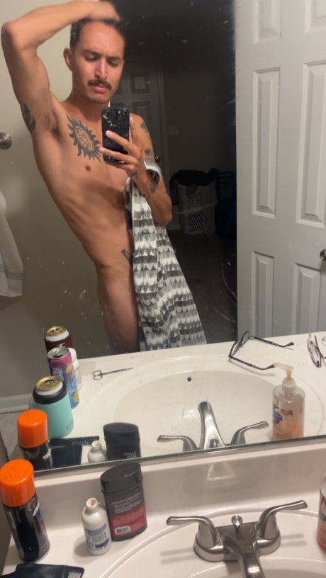 TMG star erotic pics