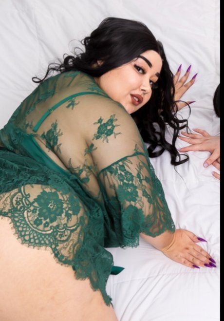 Miss Chloe Klein model hot pictures