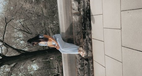 Queen Bee Zelle beautiful actress photo