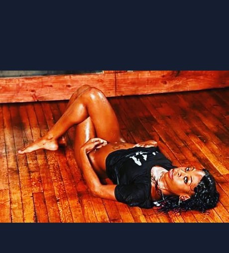 Golden Queen star adult picture