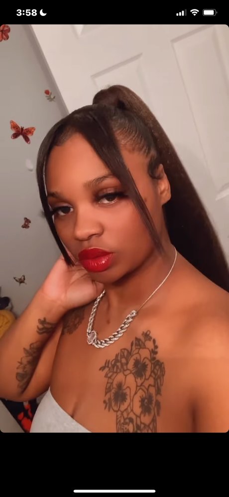 Tythegoddess model hot pics