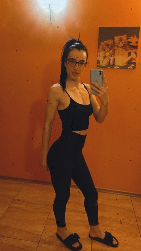 Bruneta Sexy star adult pic