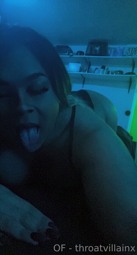 THROAT VILLAIN star sexy pictures