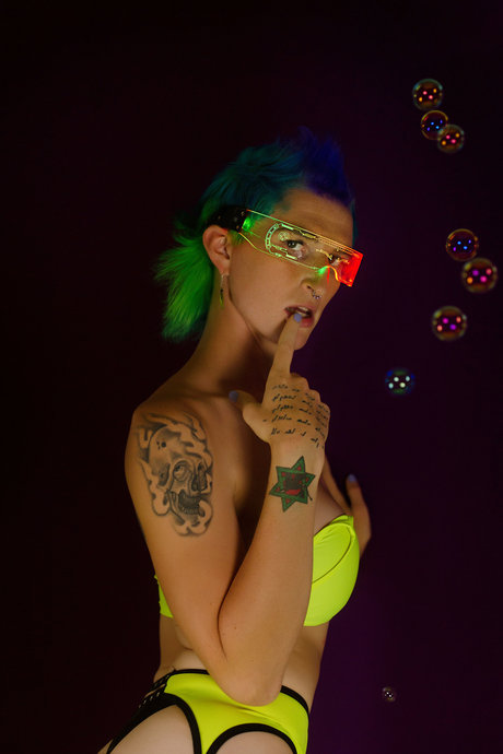 Trannie Oakley nude pornstar galleries