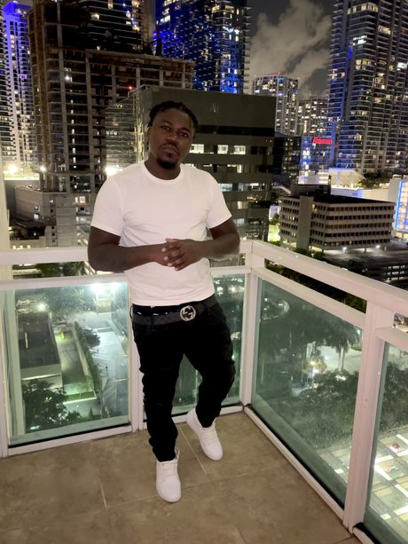 Bag Talk naked star photo