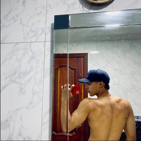 Tom Evans nudes actress pic