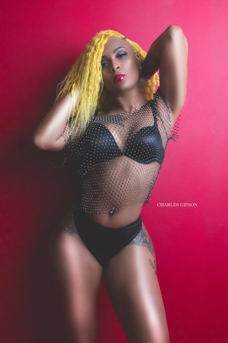 Semora adult model pic