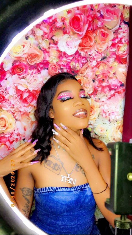 Psycho kisses_ model erotic pic