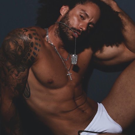 MuscleRican pornstar naked pic