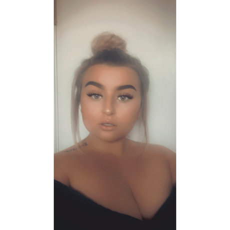 Tori Raine pretty model pictures