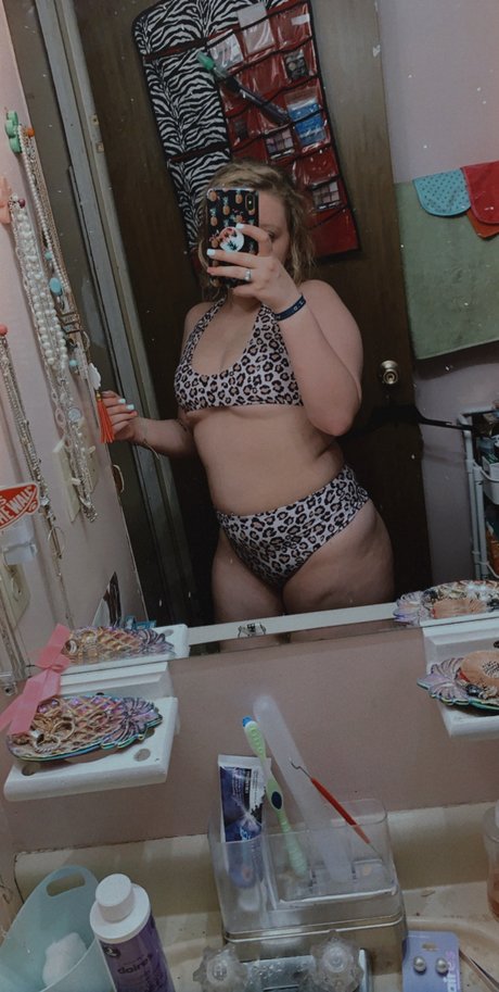 Madyson Lowe naked pornstar picture