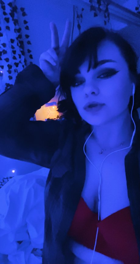 Sunny Belle exclusive actress photos