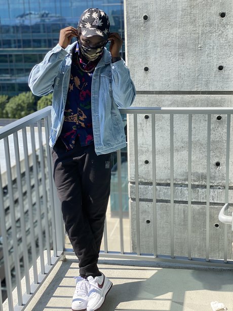 Blossom Titus exclusive model picture