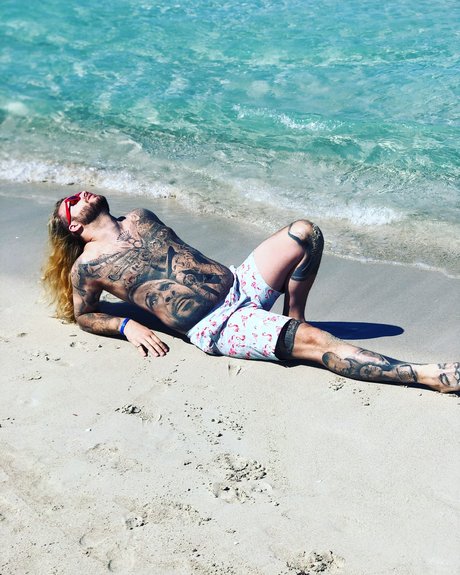 Warth model sex images