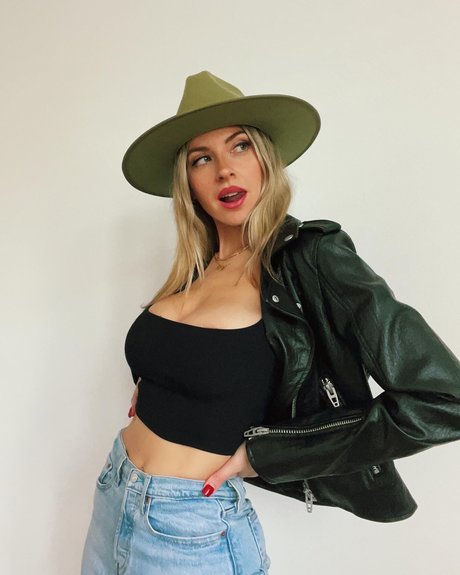 feet teen onlyfans pornographic photo