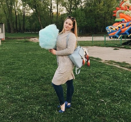 Holly Garner star hot picture