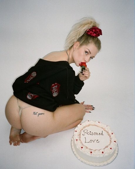 Lottie Moss naked actress picture