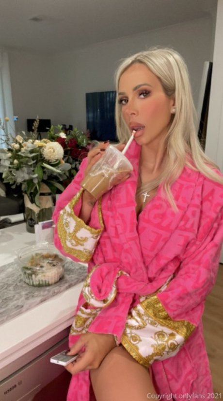 shemale handjob onlyfans beautiful nude images