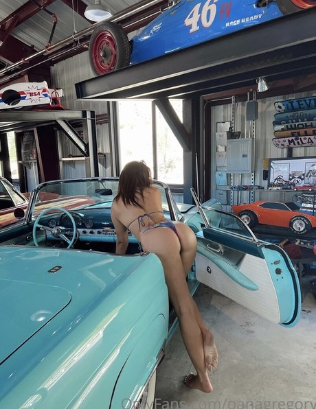 black and white onlyfans beautiful pic