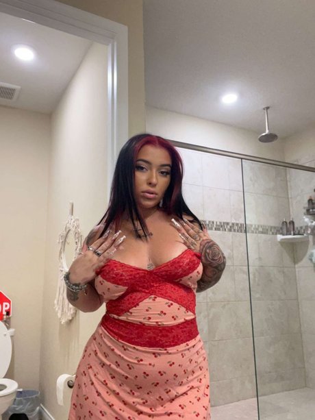 female popular onlyfans pretty photos