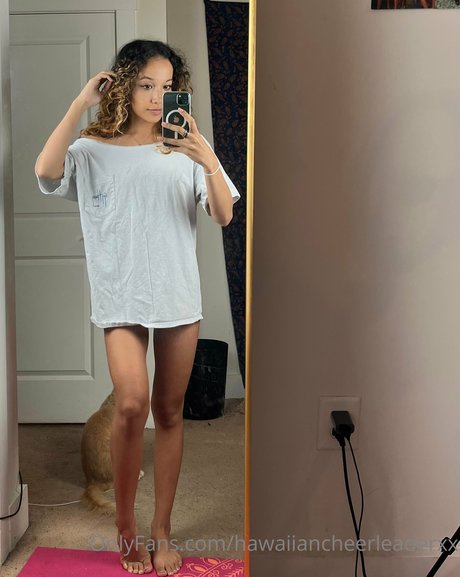 Hawaiian Cheerleader model erotic img