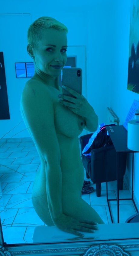 Anike Ekina star top pictures