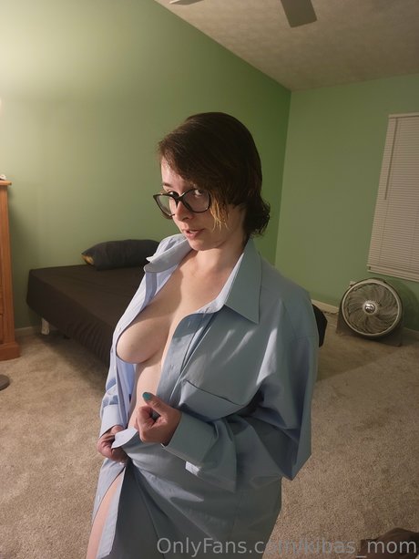 Kibas Mom star erotic image