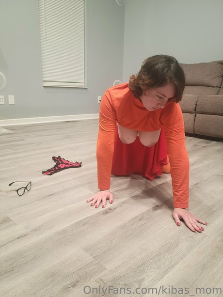 Kibas Mom sexy star photos