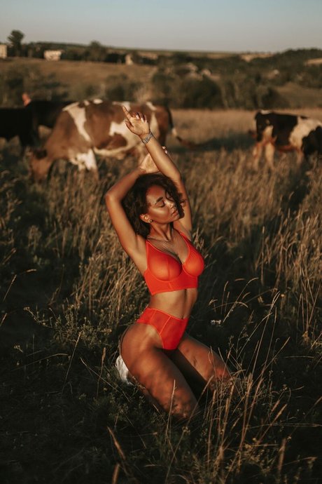 busty mom onlyfans pornographic gallery