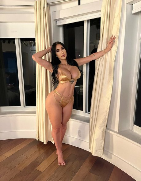 blonde secretary onlyfans beautiful pictures