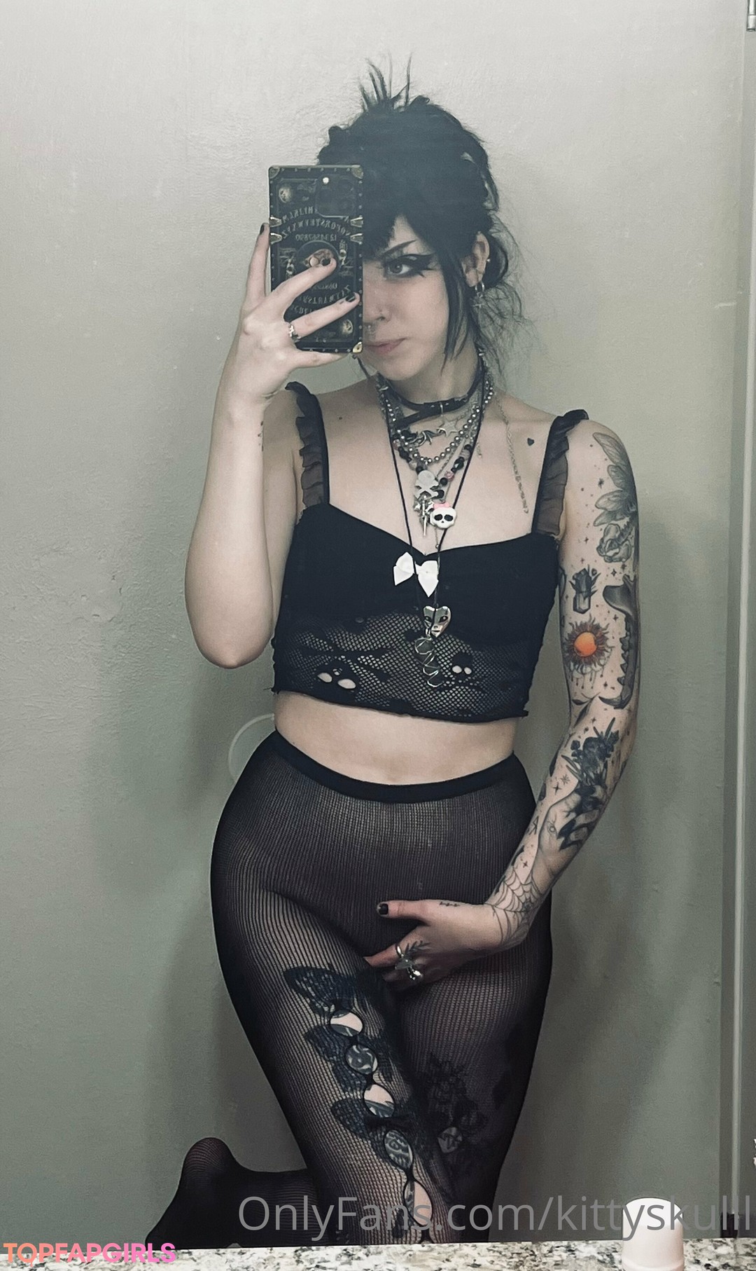 Caroline Carr_ free actress pics