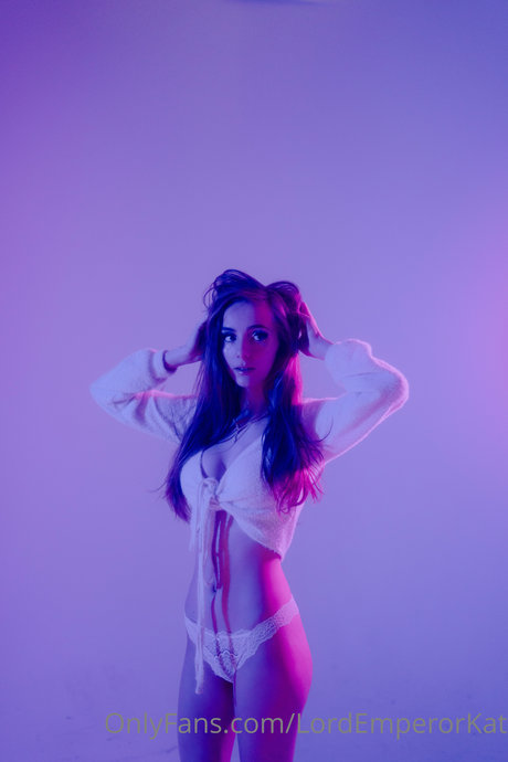 Kat ONLINE NOW pornstar free gallery