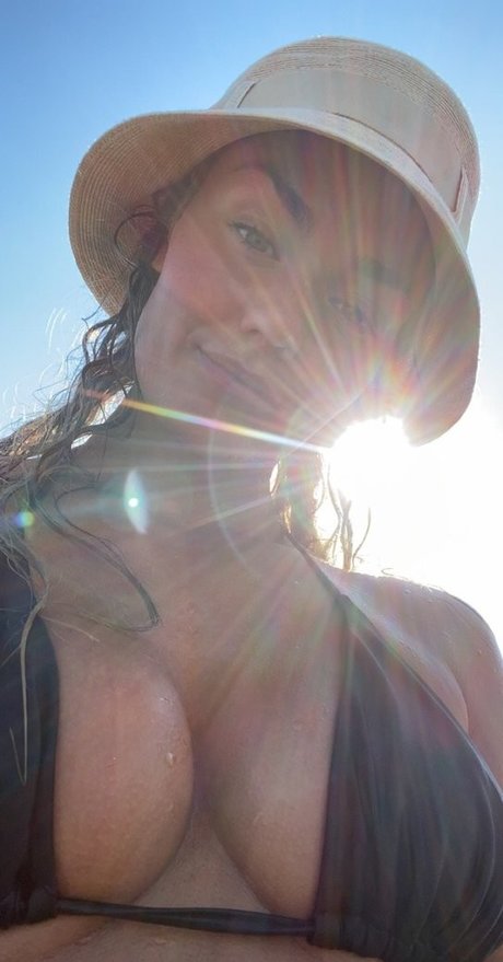 busty mom onlyfans free picture