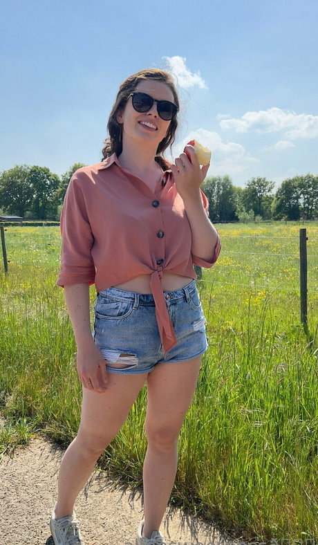 mirror onlyfans top photos