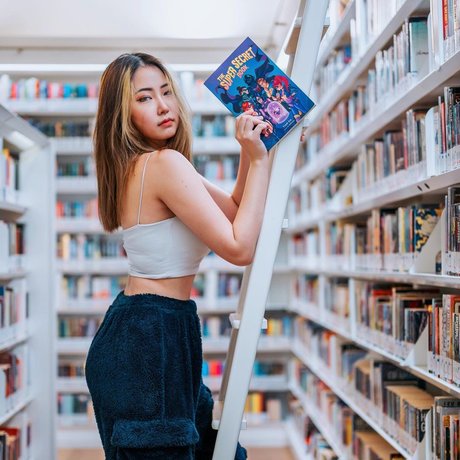 Bree Wales Covington naked model pic