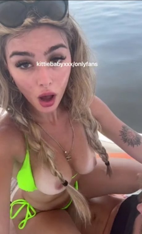 Wet Kitty nude pornstar pics