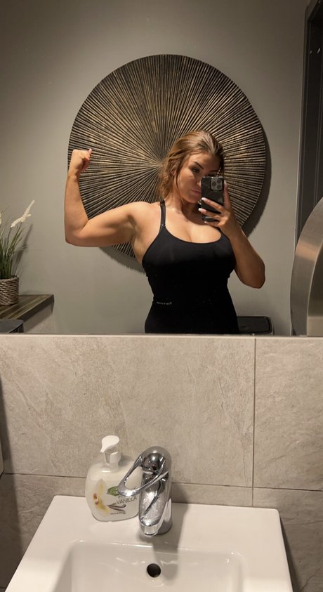 redhead squirt onlyfans pretty pictures